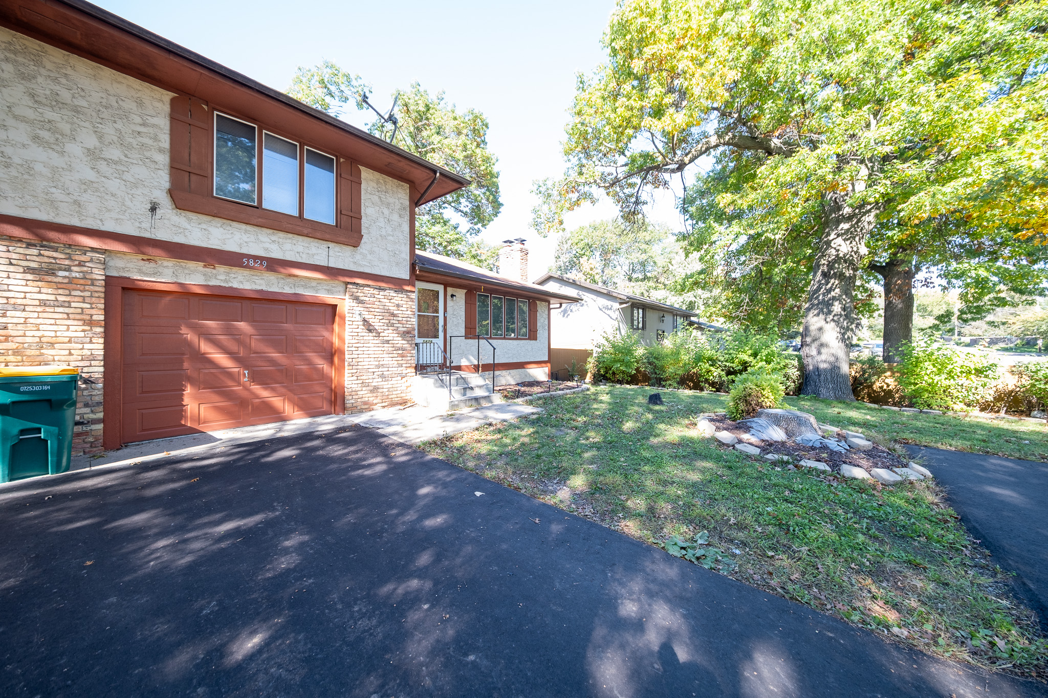 5829 Winnetka Ave. N.