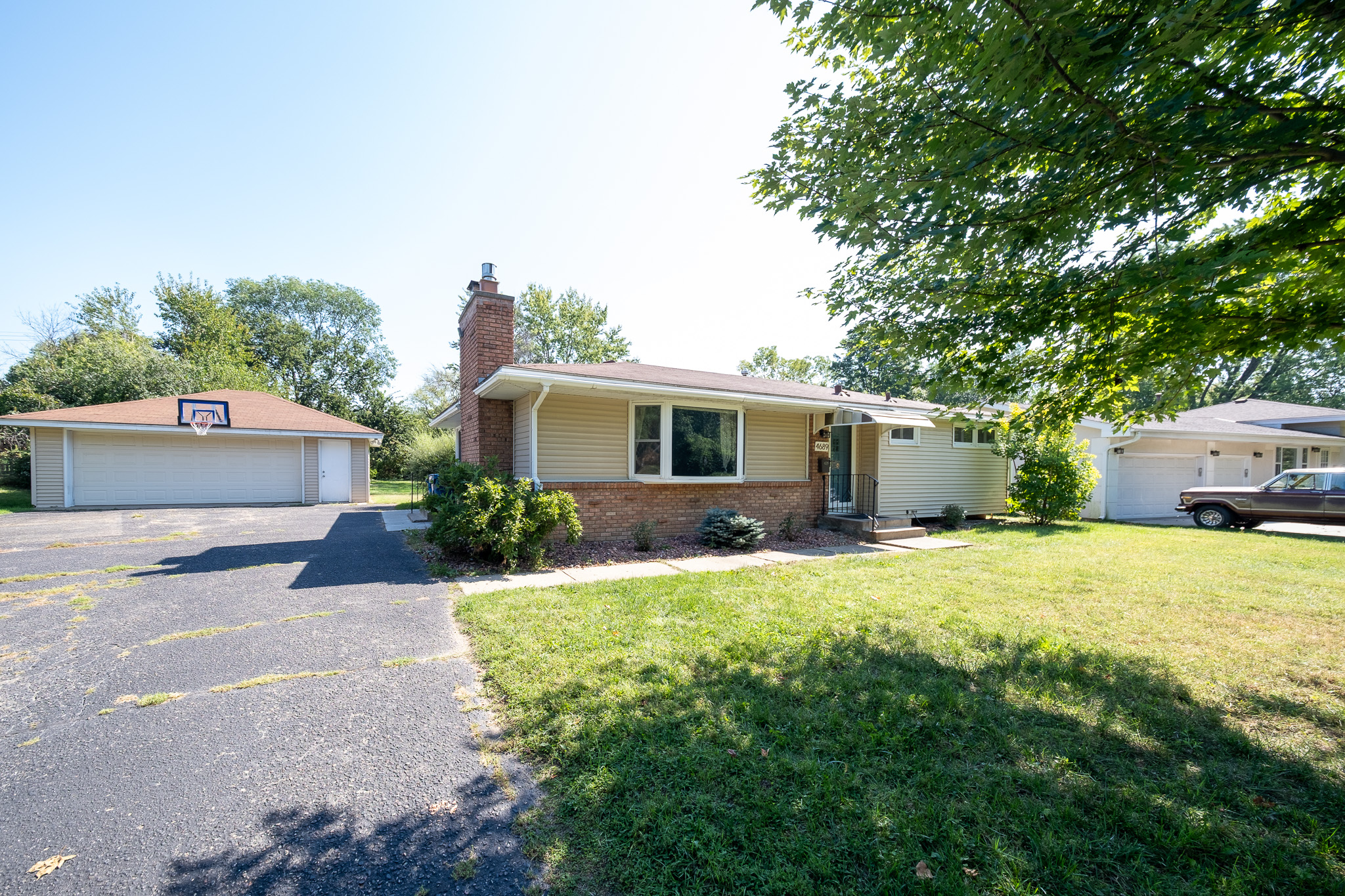 4689 Morris Ln.