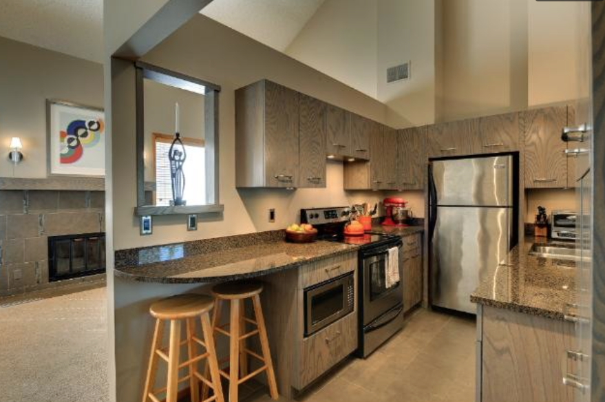 3004 Lake Shore Dr.