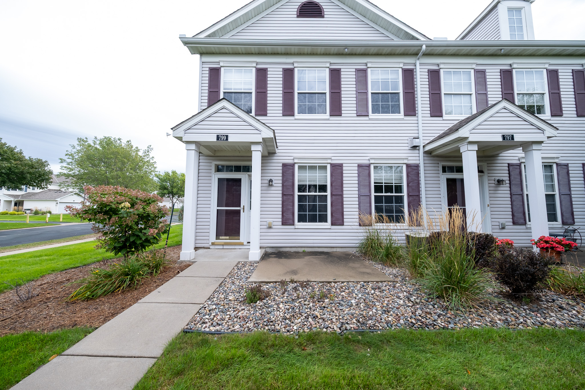 799 Cobblestone Way