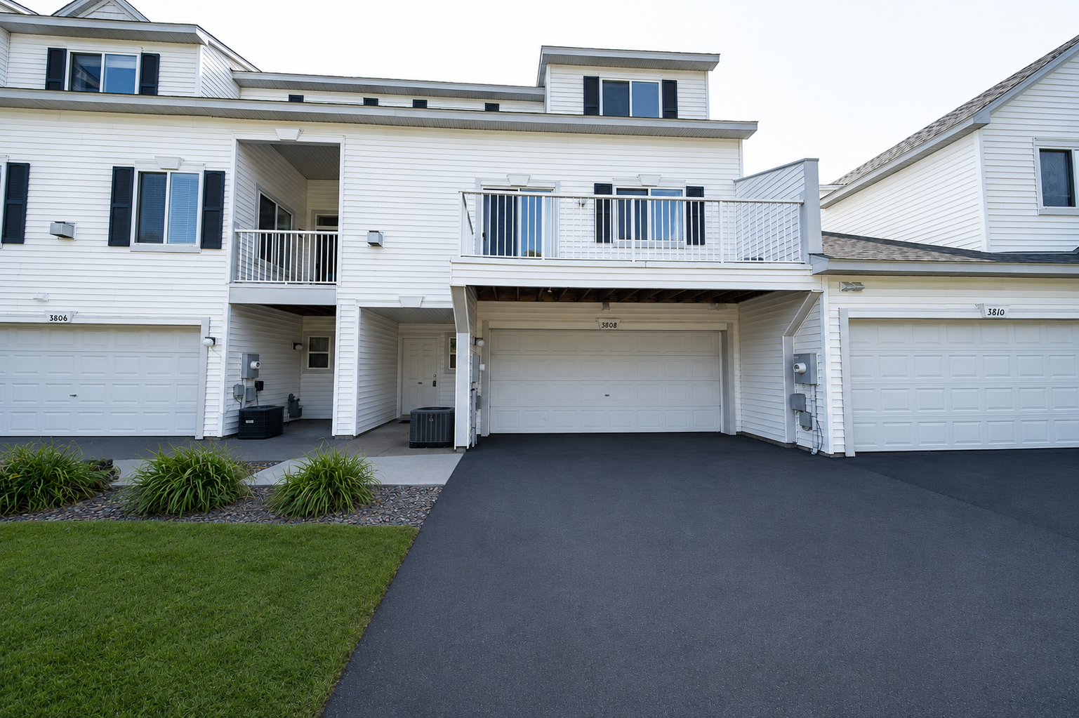3808 Abercrombie Ln.